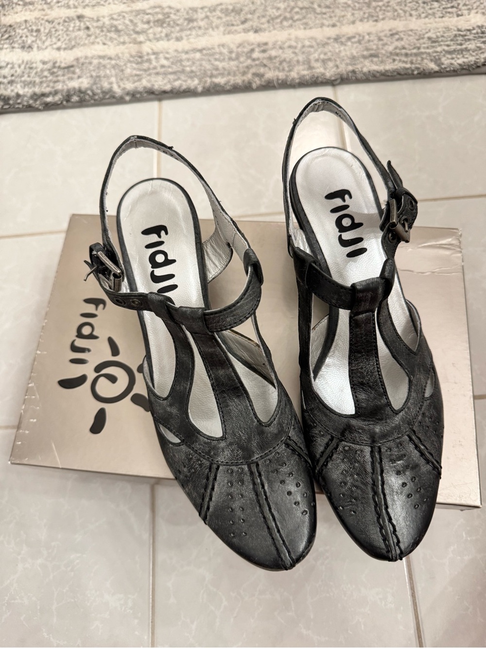 DJI Black Slingback Heeled Pumps